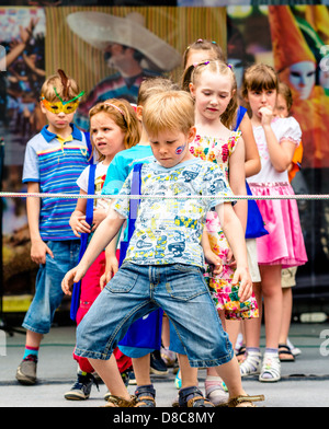 Le carnaval annuel de Moscou dans le jardin de l'Ermitage Banque D'Images