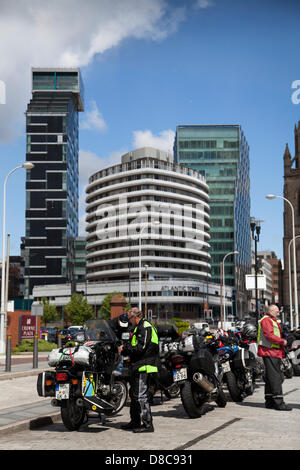 Liverpool, UK 24 mai 2013. Les motocyclistes allemands à la 70e anniversaire de la bataille de l'Atlantique 70) la commémoration et d'événements autour de Liverpool. Banque D'Images