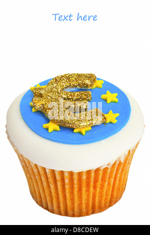 Cupcake décoré de symbole de l'euro et d'un drapeau. Banque D'Images