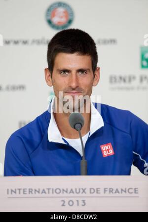 24 05 2013 Paris France. Novak Djokovic la Serbie d'assiste à une conférence de presse avant l'Open de France 2013 Tournoi de tennis au stade Roland Garros à Paris France Banque D'Images