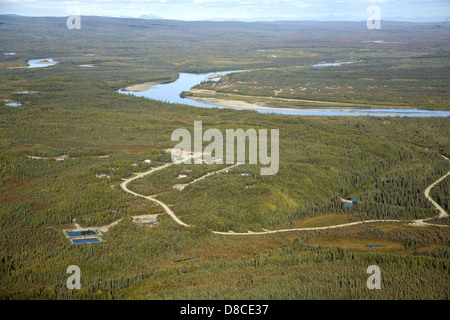 Alatna nouveau site village sur la rivière Koyukuk. Banque D'Images