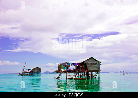 Maison flottante dans Semporna dans l'île de Sabah sur Apr 22 2013 Banque D'Images