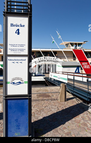 Dresde - embarcadère de bateaux de croisière de la rivière ; la Saxe, Allemagne, Europe Banque D'Images