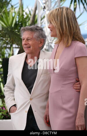 Cannes, France. 25 mai 2013. Réalisateur Roman Polanski, l'actrice Emmanuelle Seigner à Vénus en fourrure - La Vénus à la fourrure Photocall Cannes Film Festival le samedi 25 Mai Mai 2013. Credit : Doreen Kennedy/Alamy Live News Banque D'Images