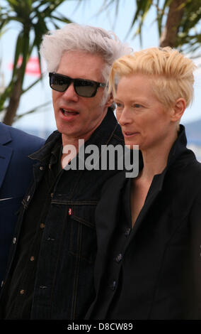 Réalisateur Jim Jarmusch et l'actrice Tilda Swinton a seulement laissé en vie les amoureux Photocall Cannes Film Festival le samedi 26 Mai Mai 2013 Banque D'Images