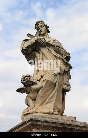 Statue de saint Jean Népomucène dans pont Milvio. Rome, Italie Banque D'Images