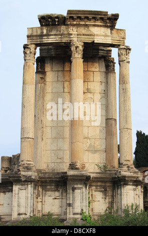 Temple de Vesta dans le Forum romain de Rome, Italie Banque D'Images