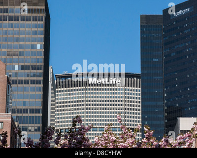 La vie a rencontré la façade de l'immeuble, 200 Park Avenue, NYC Banque D'Images