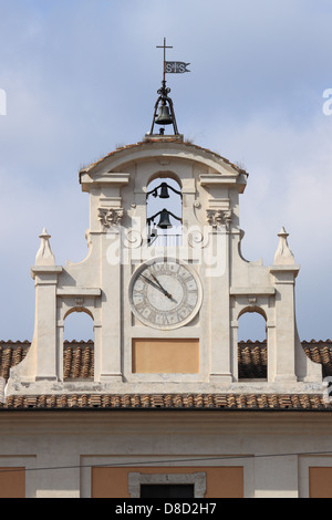 Tour de l'horloge Renaissance Square de Latran de Rome, Italie Banque D'Images