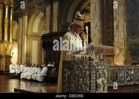 25 mai 2013 - Buenos Aires, Buenos Aires, Argentine - Buenos Aires l'archevêque officie le Tedeum Le Tedeum Messe messe est célébrée chaque année au cours de la célébration de la Révolution de mai que sur 1810 a déclenché la guerre d'indépendance entre l'Argentine et l'Espagne. (Crédit Image : © Patricio Murphy/ZUMAPRESS.com) Banque D'Images