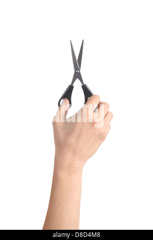 Vue verticale de la main d'une femme à l'aide d'un ciseaux isolé sur fond blanc Banque D'Images