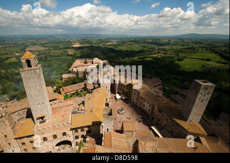 Vue sur la ville médiévale de San Gimignano, Toscane, Italie, Europe Banque D'Images