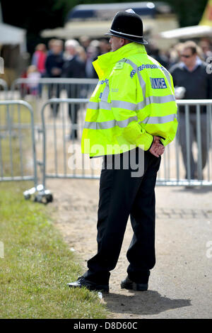 REDBOURN, UK. 25 mai 2013. Un policier en service à Hertfordshire County Show. Credit : Polly Thomas/Alamy Live News Banque D'Images