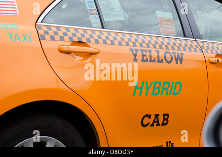 Yellow Cab taxi hybride Banque D'Images