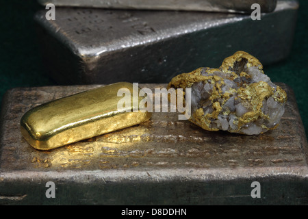 Barres de lingots d'or et d'argent (lingots) et/quartz aurifère à haute teneur de Nevada USA Banque D'Images