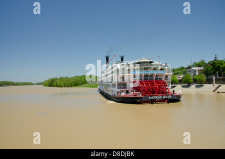 Vicksburg, Mississippi. American Queen cruise paddlewheel boat sur la rivière Yazoo au large de la rivière Mississippi. Banque D'Images