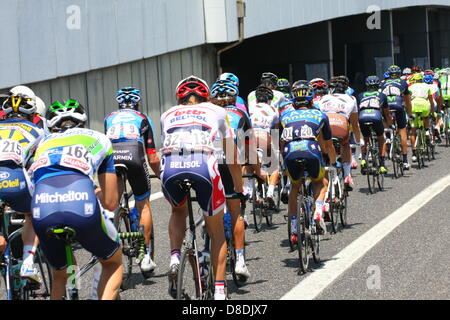 Vicenza, Italie. 26 mai 2013 l'Italie, Vicenza, VI, Giro di Italia Tour de France cycling group en vitesse à travers la ville. Crédit : FC Italie/Alamy Live News Banque D'Images