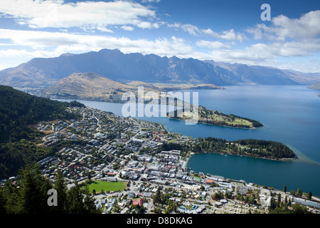 Une vue sur Queenstown et le lac Wakatipu dans l'île du sud de la Nouvelle-Zélande Banque D'Images