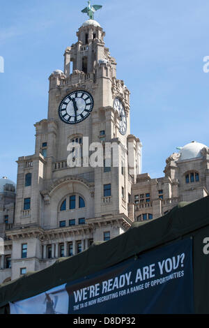Liverpool, Merseyside, Royaume-Uni, 26 mai 2013. Le recrutement à la 70e Commémoration de la bataille de l'Atlantique une partie de l'événement. front de mer de Liverpool La bataille de l'Atlantique a été la plus longue campagne militaire de la Seconde Guerre mondiale et a été déterminant pour le succès de l'ensemble de forces alliées. Banque D'Images