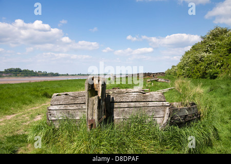 Barges fait naufrage près du village de Purton Gloucestershire, sur les rives du fleuve Severn Banque D'Images