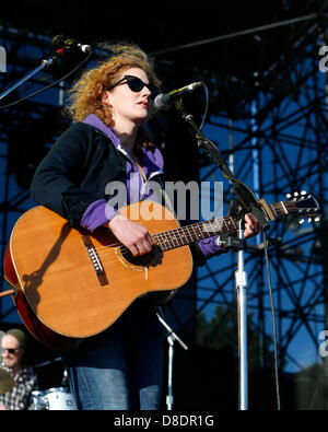 Toronto, Canada. 25 mai, 2013. Kathleen Edwards effectue lors du 1er Festival de musique annuel de CBC à Echo Beach, à Toronto. (JKP/N8N) Banque D'Images