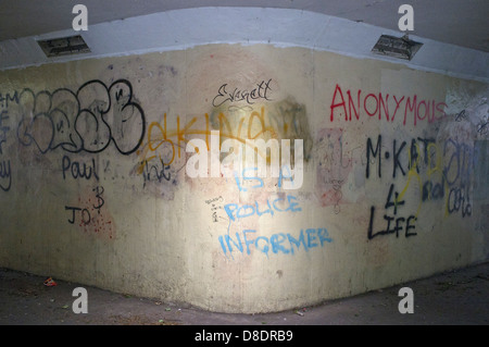 'Indicateur de police' graffiti dans le métro Banque D'Images