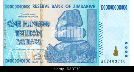 Une centaine de billions de dollars de billets de banque au Zimbabwe (voir aussi D8DT45 et D8DT4K) Banque D'Images