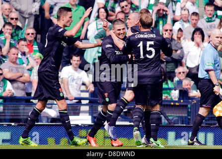 26/05/13, Hampden Park, Glasgow, Ecosse, Celtics Gary Hooper (bottes rouge) célébrer l'ouverture de la notation au cours de la finale de la Coupe écossais William Hill entre Celtic et Hibs, (c) Colin Lunn | Alamy Live News Banque D'Images