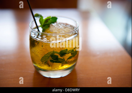 USA KENTUCKY KY Louisville 21C Museum Hotel restaurant La preuve on Main - Mint Julep Banque D'Images