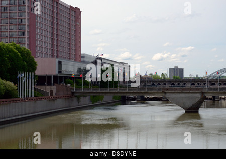 Hôtel sur la rivière Genesee dans le centre de Rochester, New York, États-Unis Banque D'Images