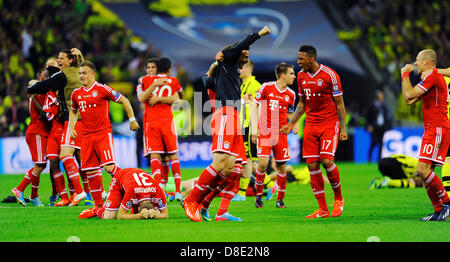Football : Finale de Coupe de Ligue des Champions européenne, Borussia Dortmund et FC Bayern Munich dans le stade de Wembley, Londres, Royaume-Uni le 25.05.2013 --- Les joueurs du Bayern célèbrent après le coup de sifflet final Banque D'Images