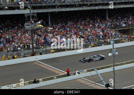 Indianapolis, Indiana, États-Unis, le 26 mai 2013. Ronde 5, Indycar, Indianapolis, Indy 500 , IN, USA, 17-27 mai 2013, Tony Kanaan, KV Racing Technology (Image Crédit : Crédit : Ron Bijlsma/ZUMAPRESS.com/Alamy Live News) Banque D'Images