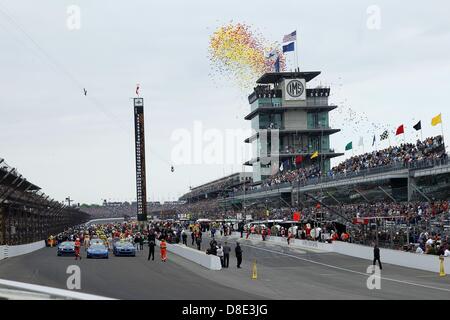 Indianapolis, Indiana, États-Unis, le 26 mai 2013. Ronde 5, Indycar, Indianapolis, Indy 500 , IN, USA, 17-27 mai 2013, la race des cérémonies (Image credit : Crédit : Ron Bijlsma/ZUMAPRESS.com/Alamy Live News) Banque D'Images