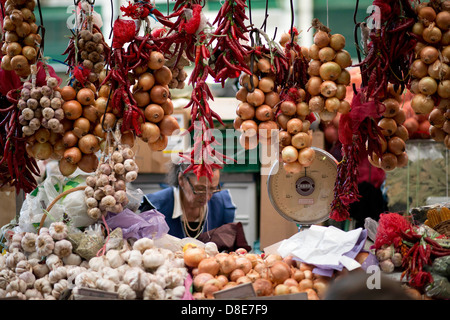 Légumes décroche à Mercado da Ribeira, Lisbonne, Portugal Banque D'Images