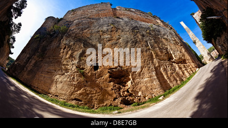 La Citadelle de Salah ed-Dîn (autrefois connue sous le nom de Saône, également connu sous le nom de Château Saladdin) en Syrie. L'entrée en pierre de l'axe. Banque D'Images