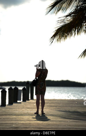 Les touristes se détendre sur une plage esplanade de la Florida Keys à Islamorada, Florida, USA, 26 mai 2013.Photo : Thomas Eisenhuth Banque D'Images