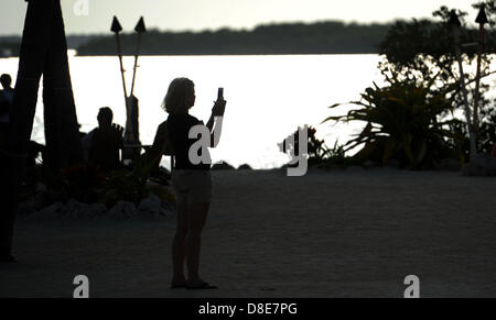 Les touristes se détendre sur une plage esplanade de la Florida Keys à Islamorada, Florida, USA, 26 mai 2013.Photo : Thomas Eisenhuth Banque D'Images