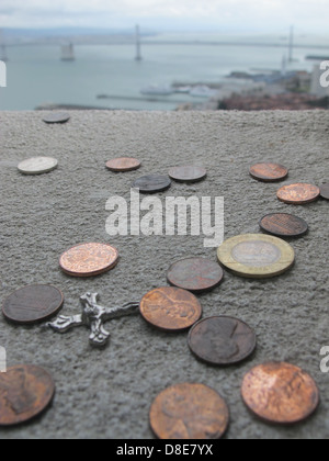 De l'argent sur l'appui de fenêtre de la Coit Tower, San Francisco Banque D'Images