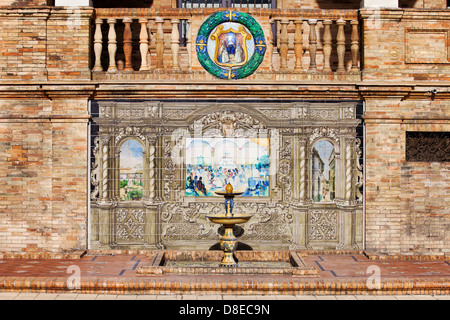 Azulejos peint les carreaux en céramique sur la Plaza de Espana à Séville, Espagne, Andalousie. Banque D'Images