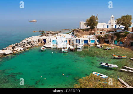 Village de pêche traditionnel à Mandrakia île de Milos en Grèce Banque D'Images