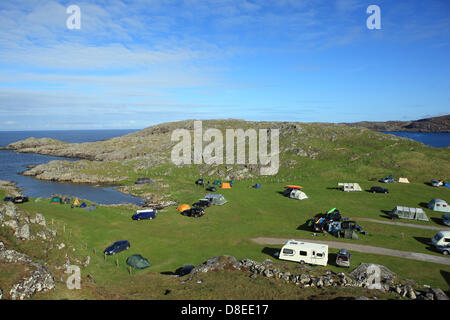 Achmelvich, Lochinver, Ecosse, Royaume-Uni. 26 mai 2013. Camping et caravaning glorieux temps le week-end férié à Achmelvich camping au nord de Lochinver dans les Highlands écossais Crédit : PictureScotland /Alamy Live News Banque D'Images