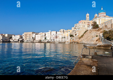 Vue de la ville d'Ermoupolis à Syros Island en Grèce Banque D'Images