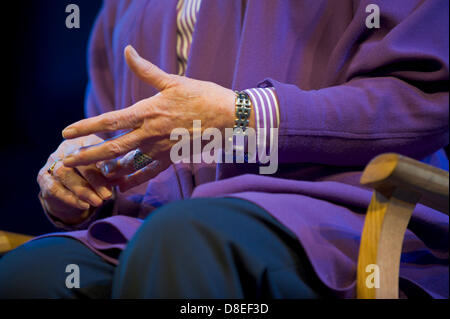 Stella Rimington ancien chef du MI5 s'exprimant sur le rôle du service de sécurité et ses romans au Telegraph Hay Festival 2013 Hay-on-Wye Powys Pays de Galles UK Crédit : Jeff Morgan/Alamy Live News Banque D'Images