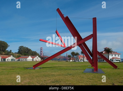 Sculpteur Mark Di Suvero installation dans San Francisco. Banque D'Images