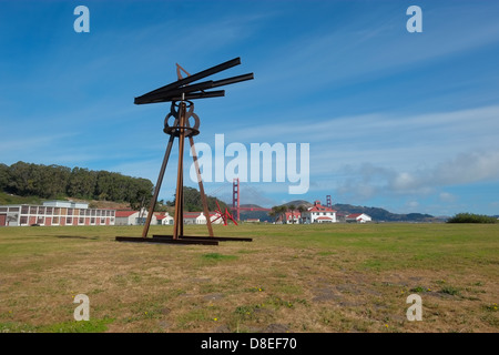 Sculpteur Mark Di Suvero installation dans San Francisco. Banque D'Images