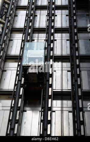 Ascenseur, Bâtiment Lloyds of London, Londres, Royaume-Uni. Banque D'Images