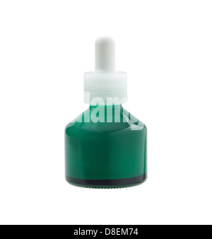 Une petite bouteille en verre vert de cosmétique avec étiquette vierge Banque D'Images