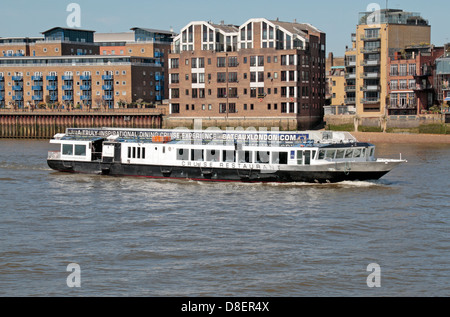 L 'harmonie' restaurant croisière voile sur la Tamise, Londres, Royaume-Uni. Banque D'Images