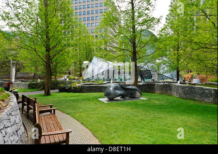 Sculpture dans Jubilee Park, Canary Wharf, Londres, Angleterre, Royaume-Uni. Banque D'Images