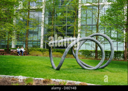 Sculpture dans Jubilee Park, Canary Wharf, Londres, Angleterre, Royaume-Uni. Banque D'Images